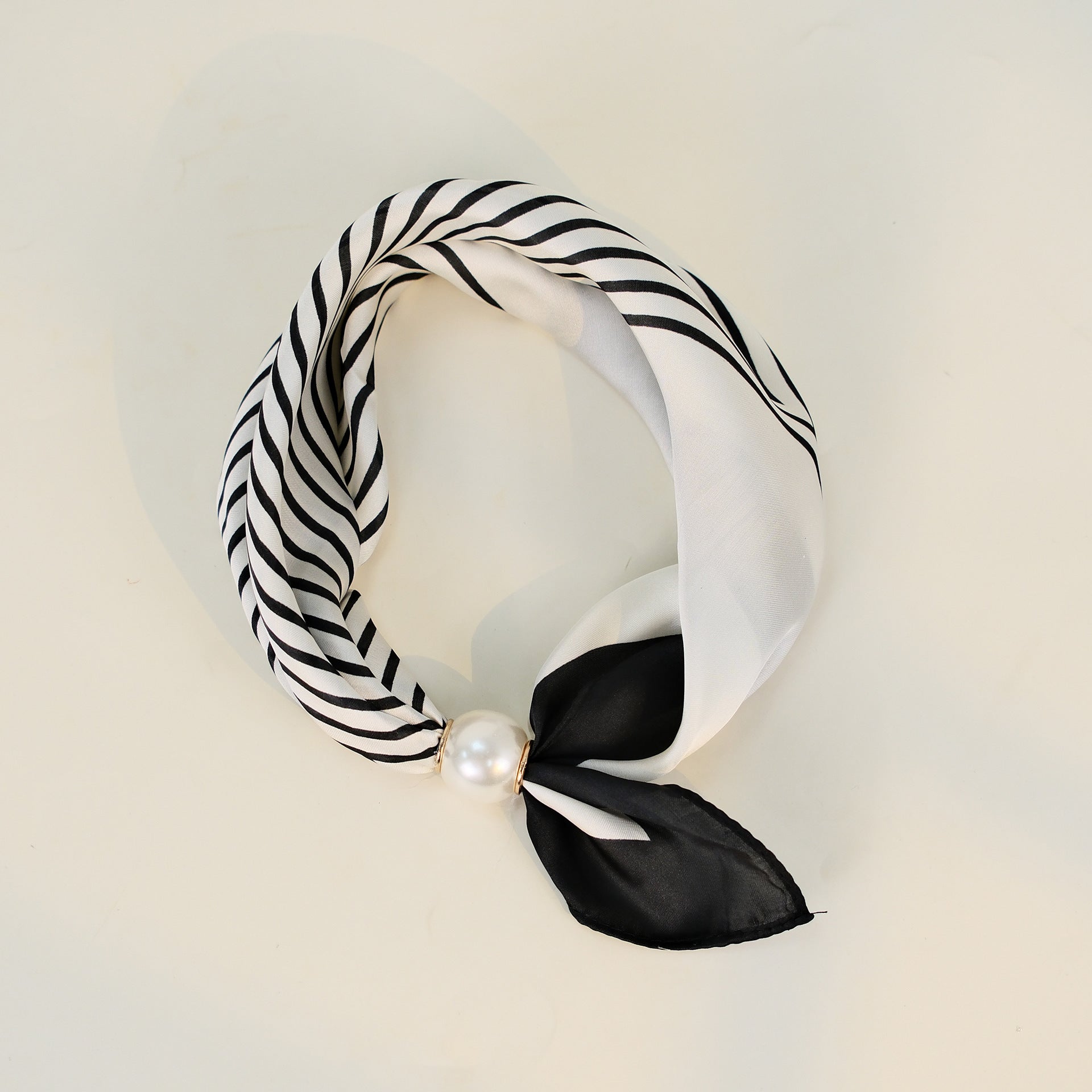 Stripe Pearl Magnetic Buckle Neck Scarf Main image