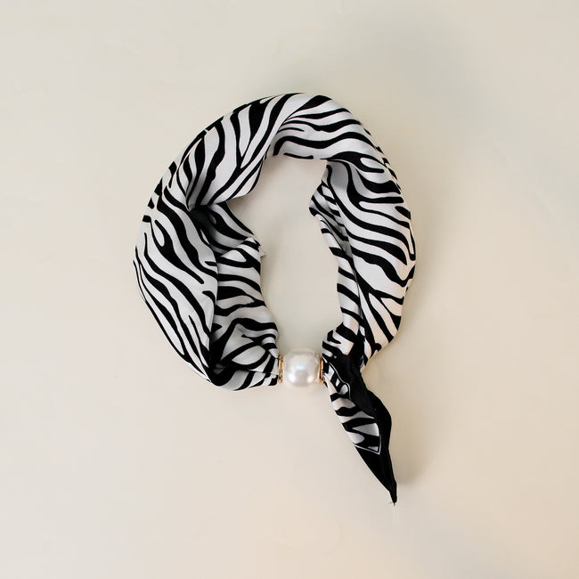 Animal Print Pearl Magnetic Buckle Neck Scarf Main image