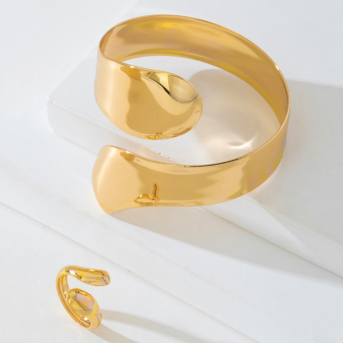 2-Piece Irregular Metallic Statement Bangle Ring And Bracelet Set Secondary image