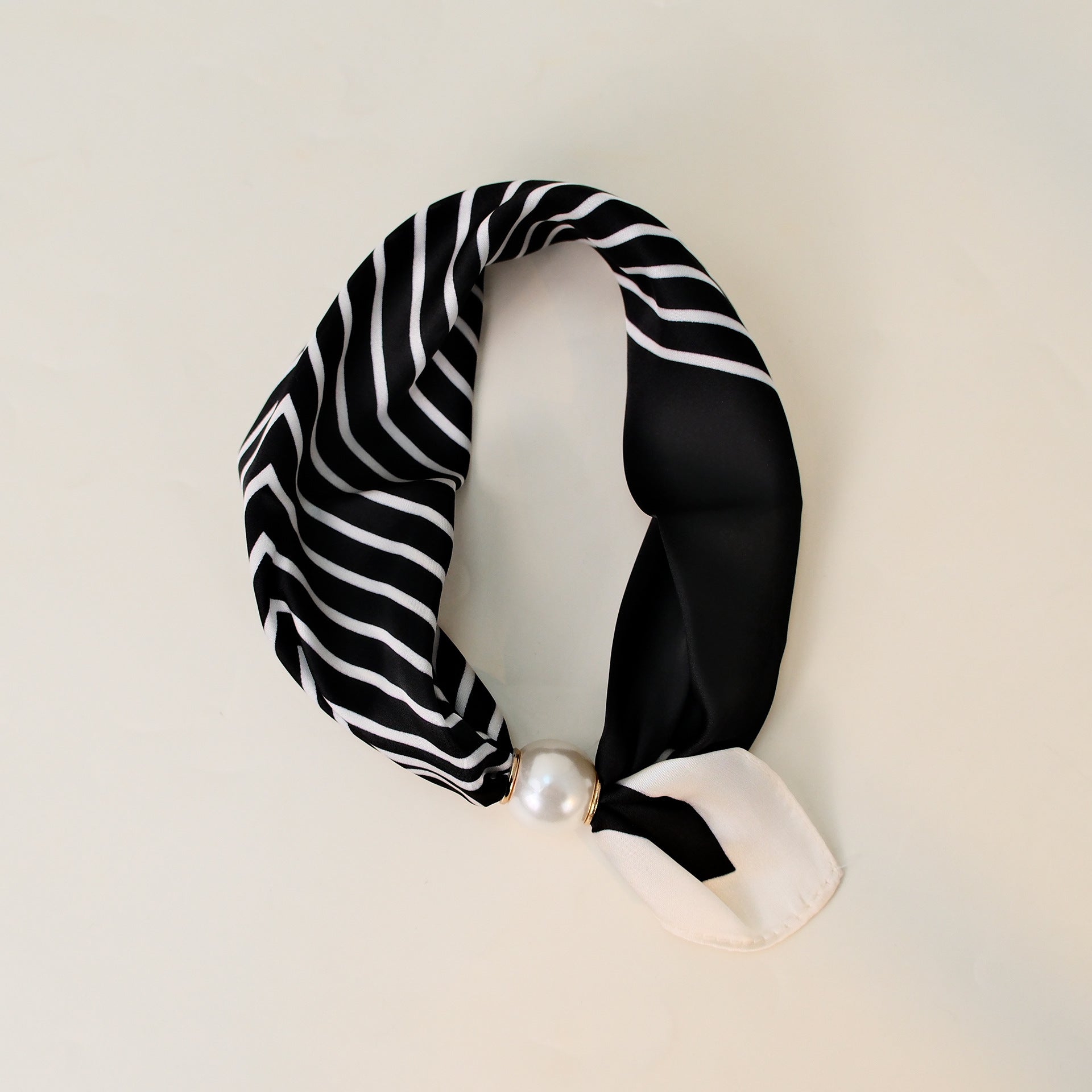 Stripe Pearl Magnetic Buckle Neck Scarf Secondary image