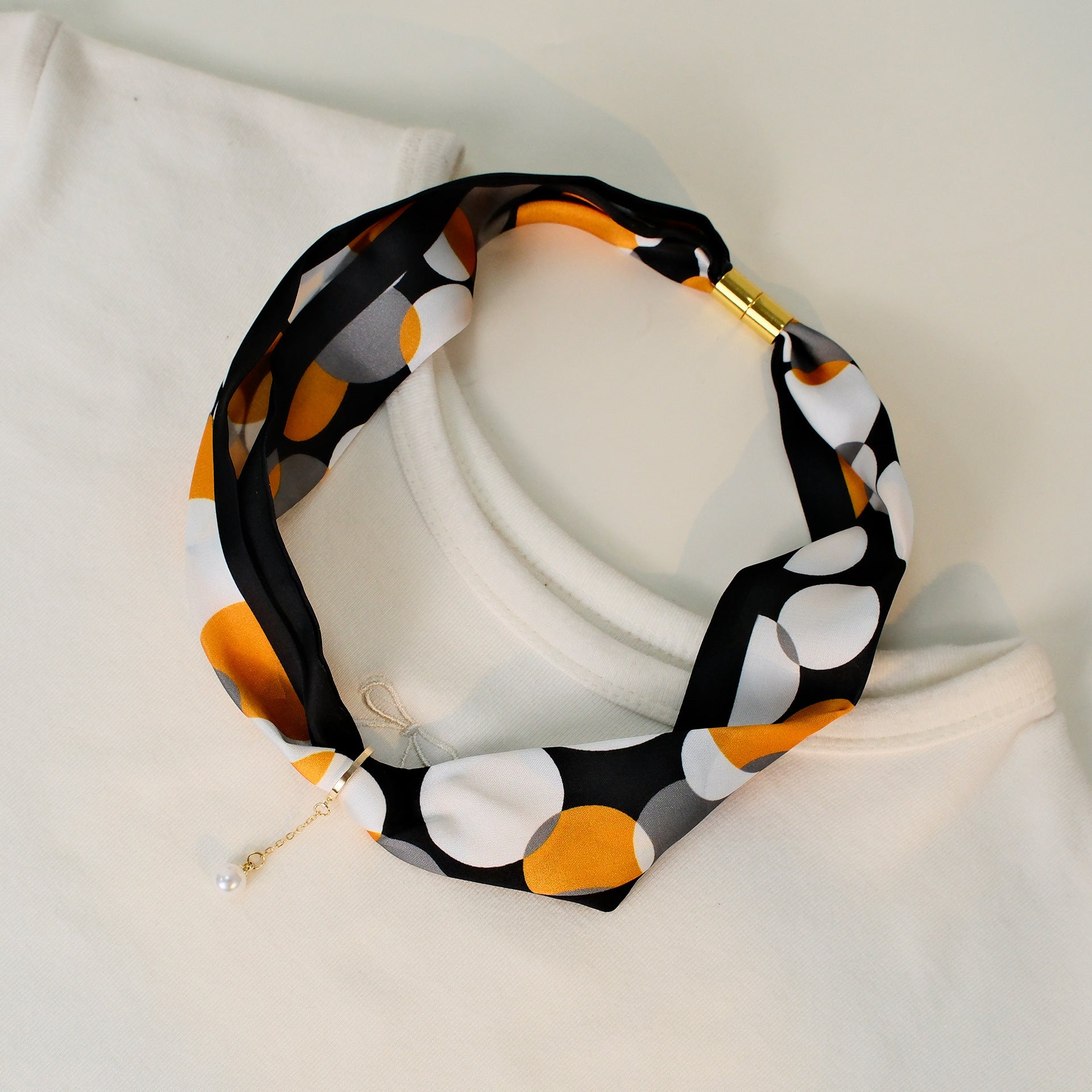 Pearl Magnetic Buckle Polka Dot Neck Scarf Main image