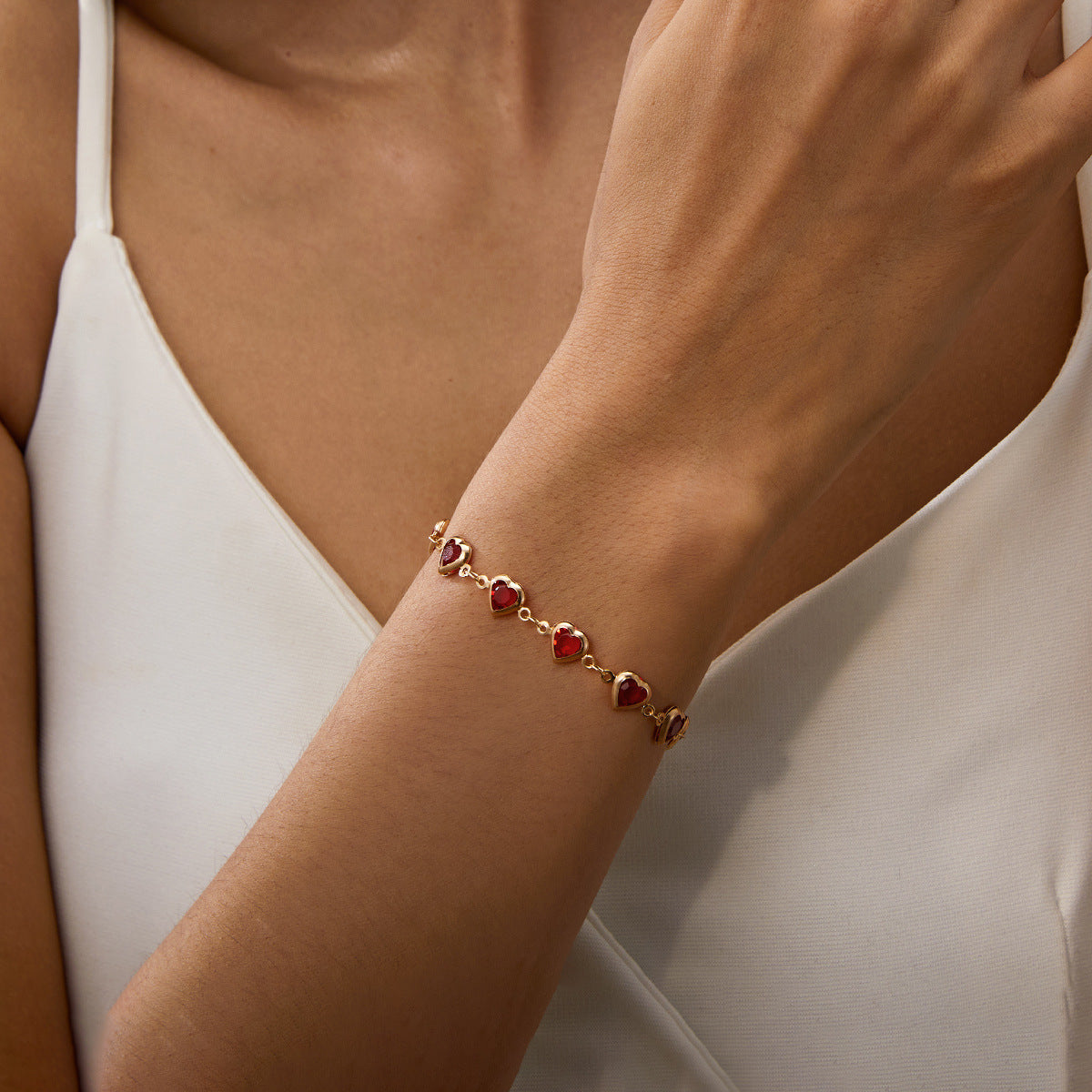 Heart Design Deluxe Chain Bracelet Secondary image