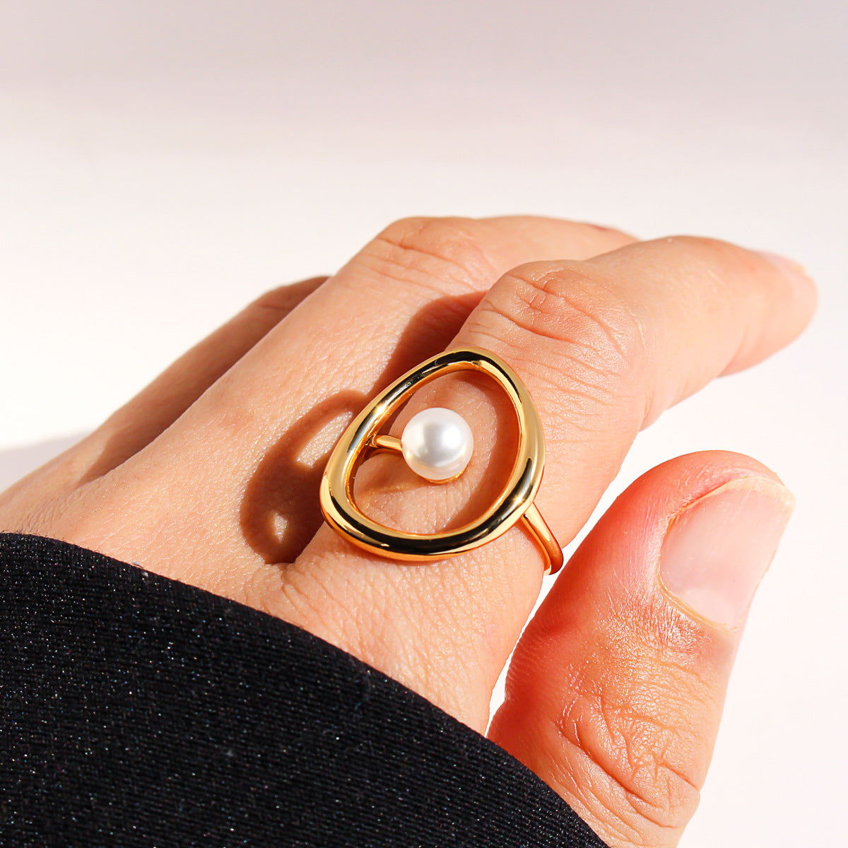 Abstract Pearl Openwork Curve Knuckle Ring Main image