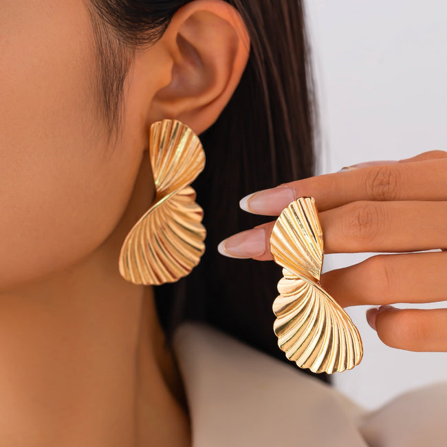 Irregular Liquid Metal Ruched Geometric Thread Earrings Main image
