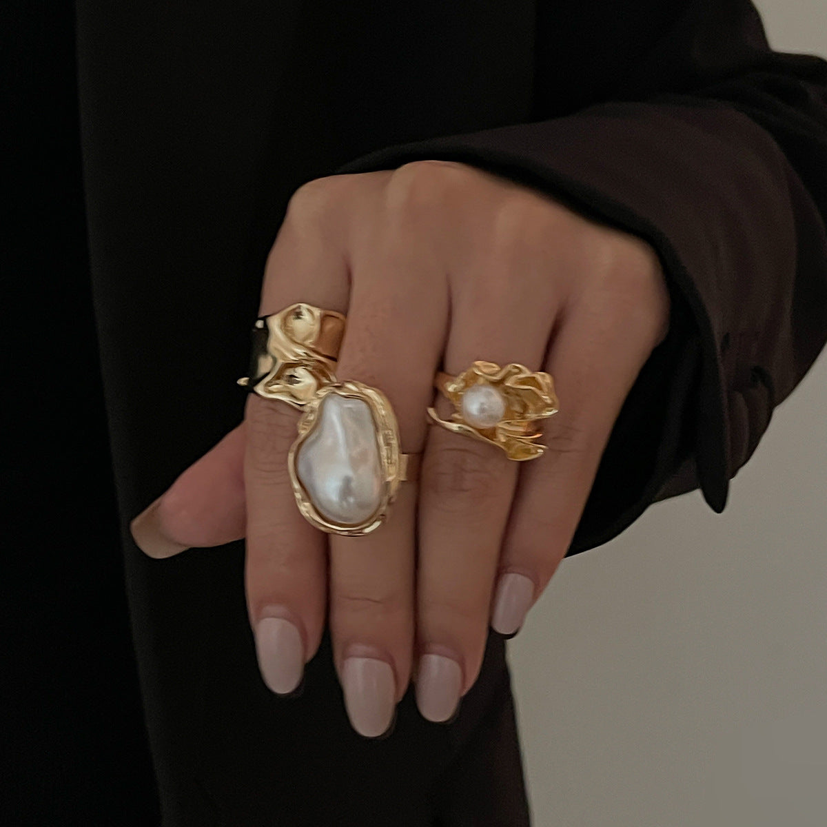 3-Piece Liquid Metal Baroque Pearl Hug Ring Set Secondary image