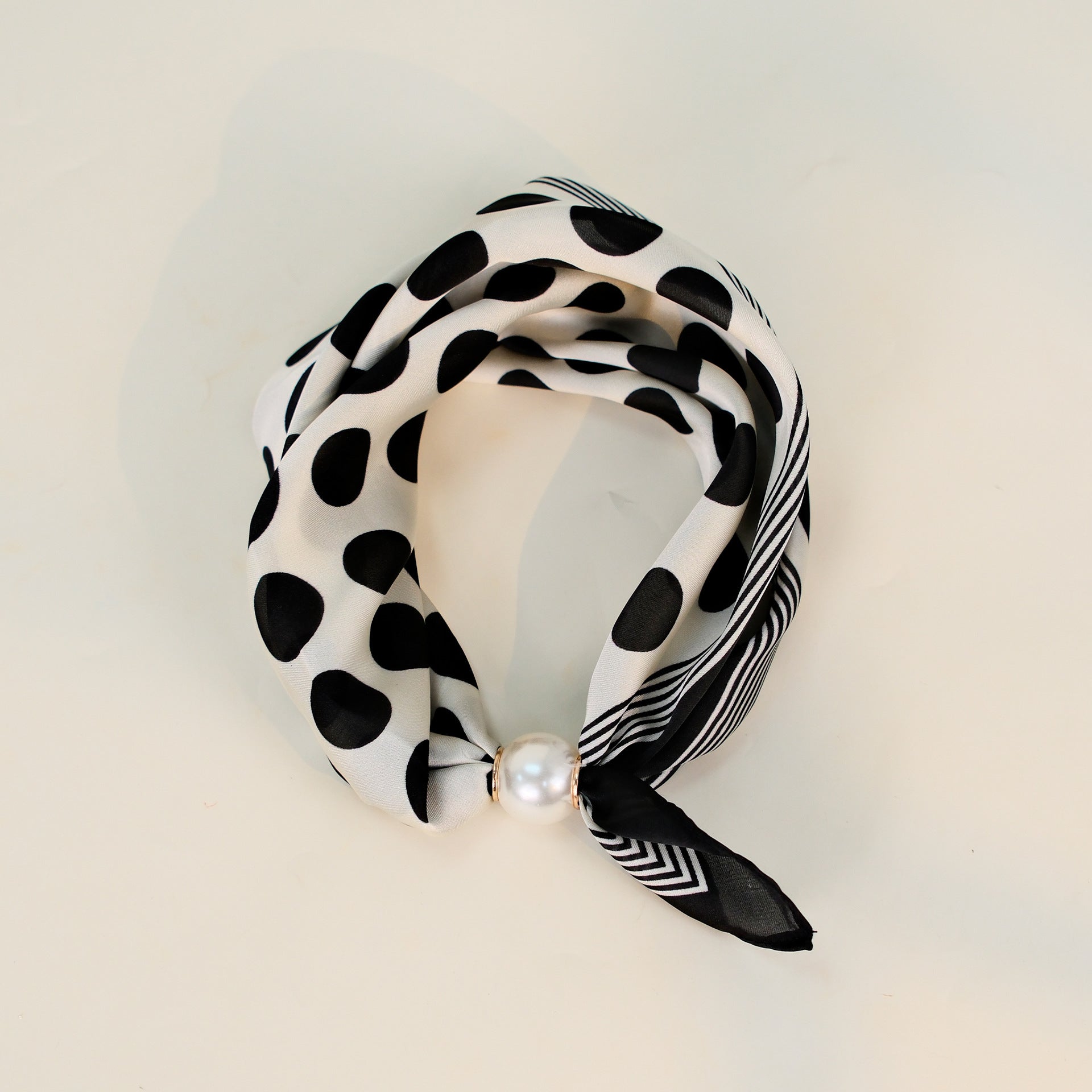 Polka Dot Pearl Magnetic Buckle Neck Scarf Secondary image