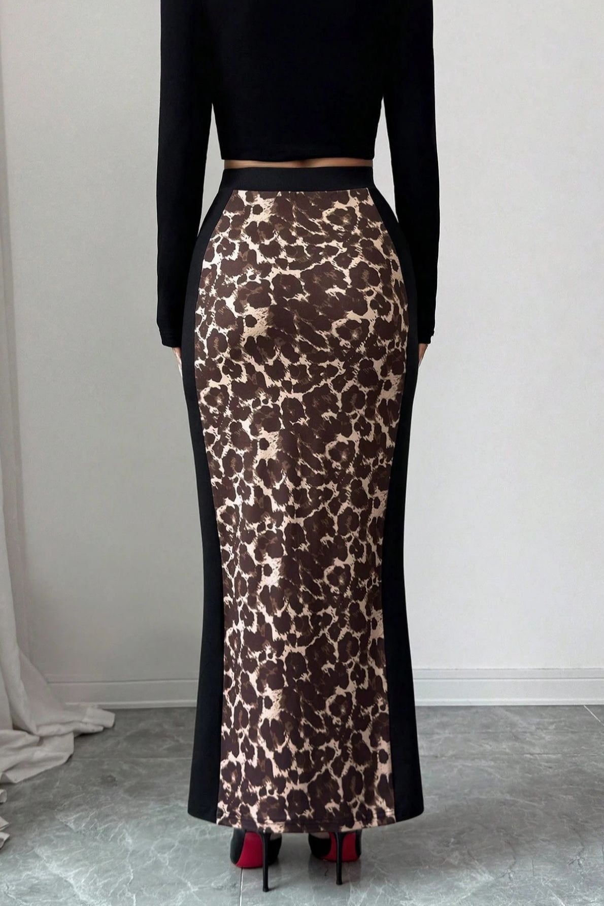 Leopard Printed High Waisted Bodycon Split Skirt Secondary image