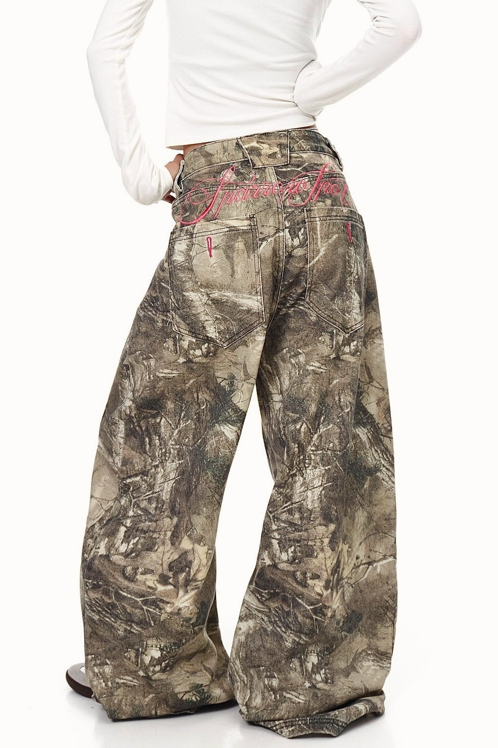 Branch Pattern Letter Embroidery Relaxed Jeans
