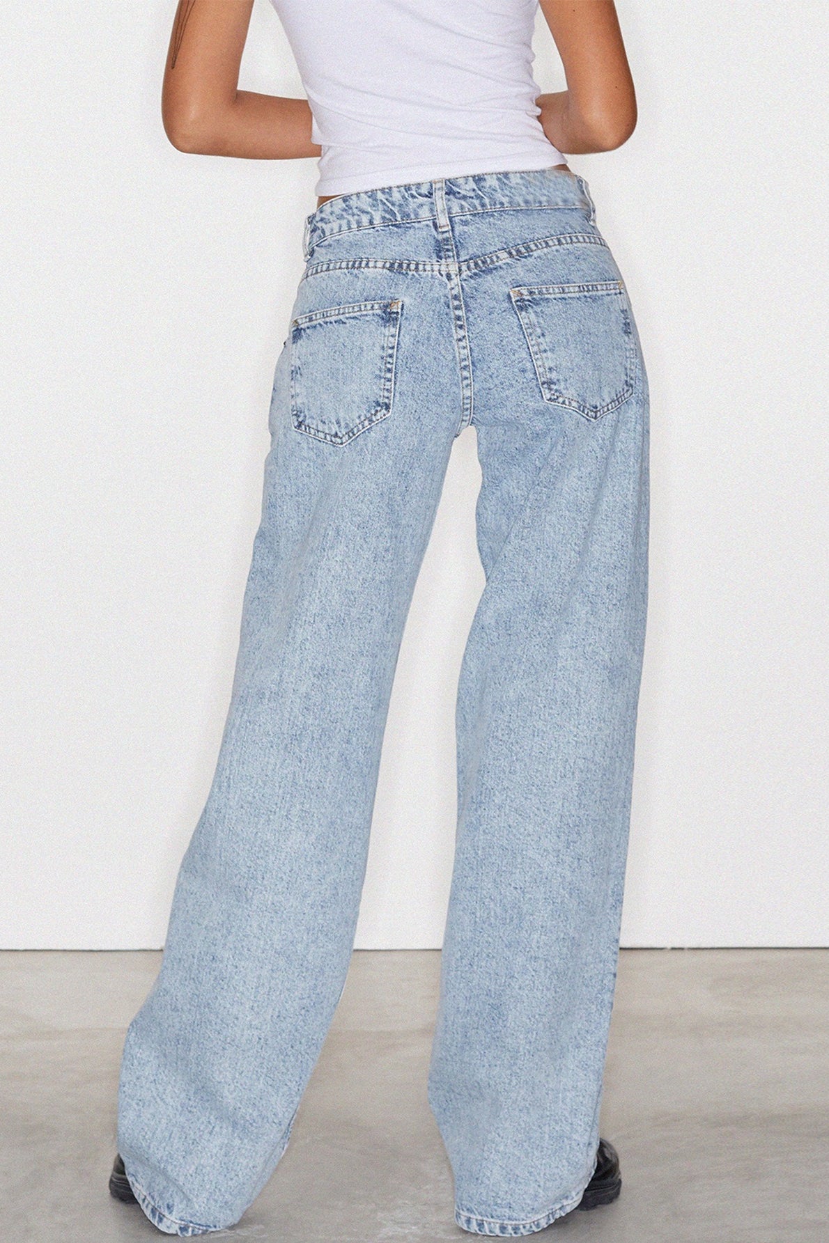 Low Rise Classic Relaxed Straight Leg Jeans Secondary image