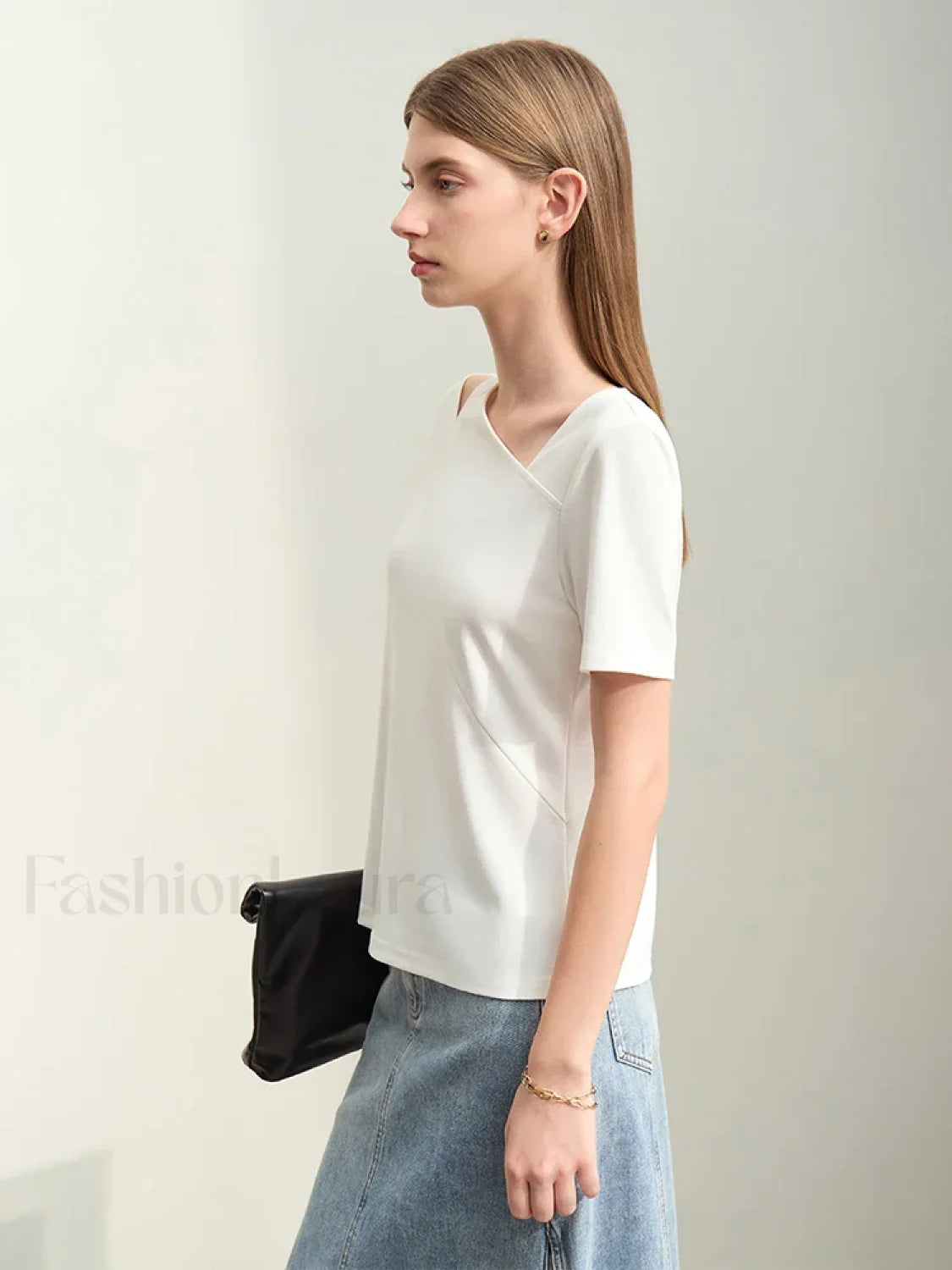 Asymmetric V-Neck Stretch T-Shirt Secondary image