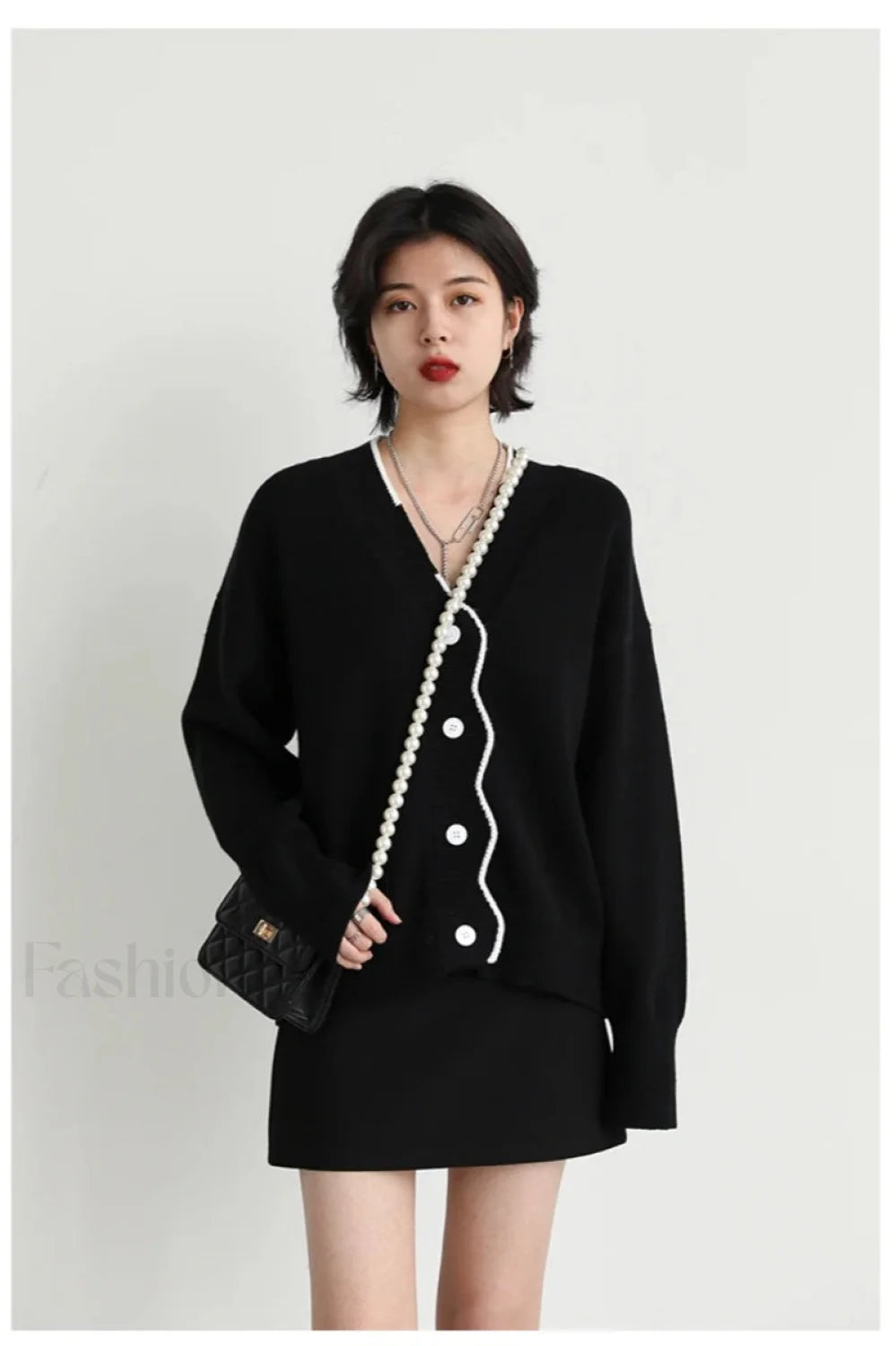 Basic V neck Loose Knit Cardigan Black / S