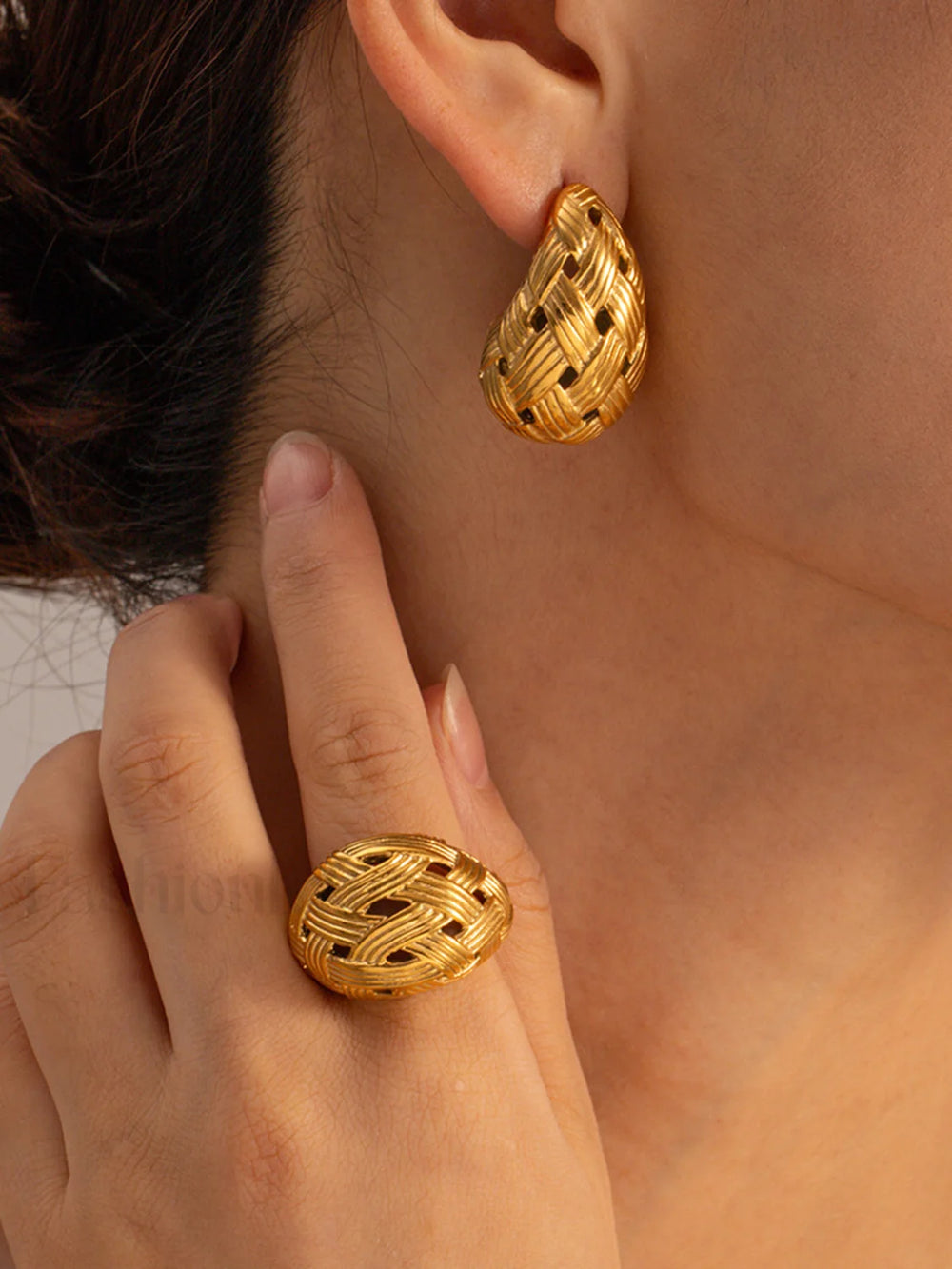Crisscross Charming Honeycomb Earrings Gold / One Size Earrings