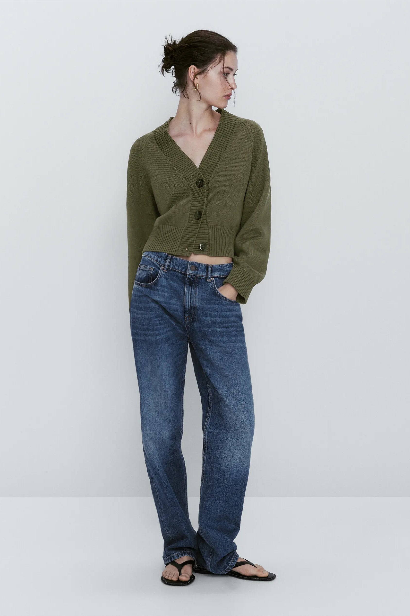 Women's Wool Blend Slim-fit V-neck Cardigan Secondary image