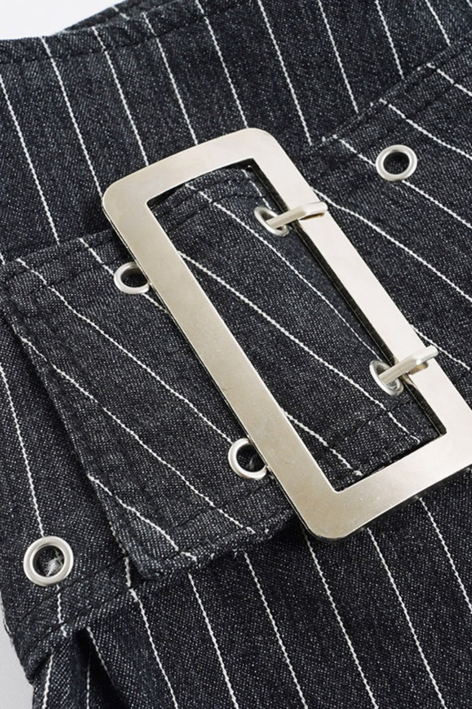 Metal Buckle Eyelet Wide Belt Denim Shorts