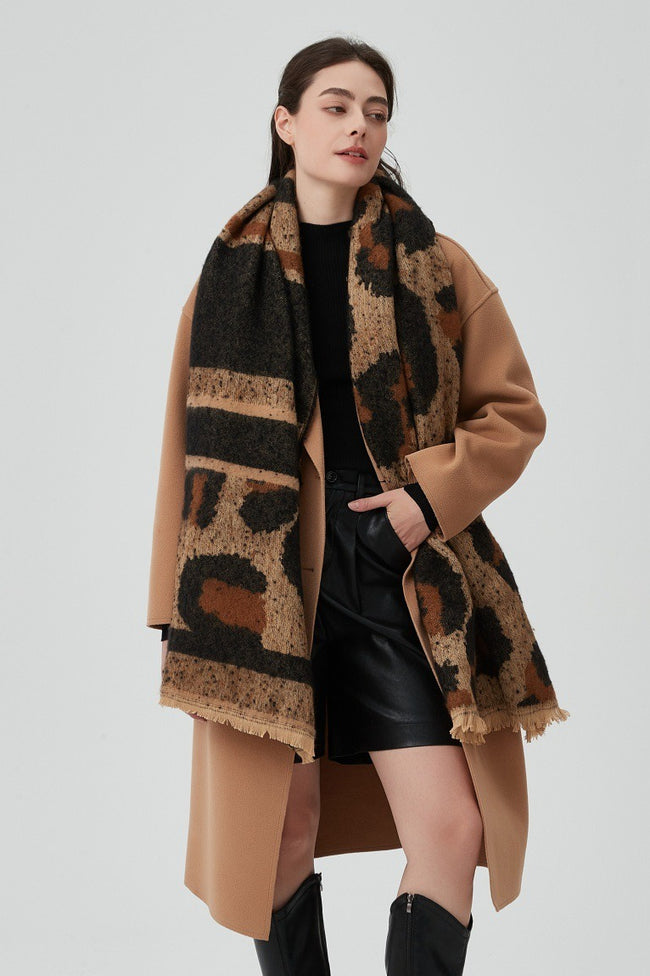 Thick Loop Knit Leopard Pattern Scarf Main image
