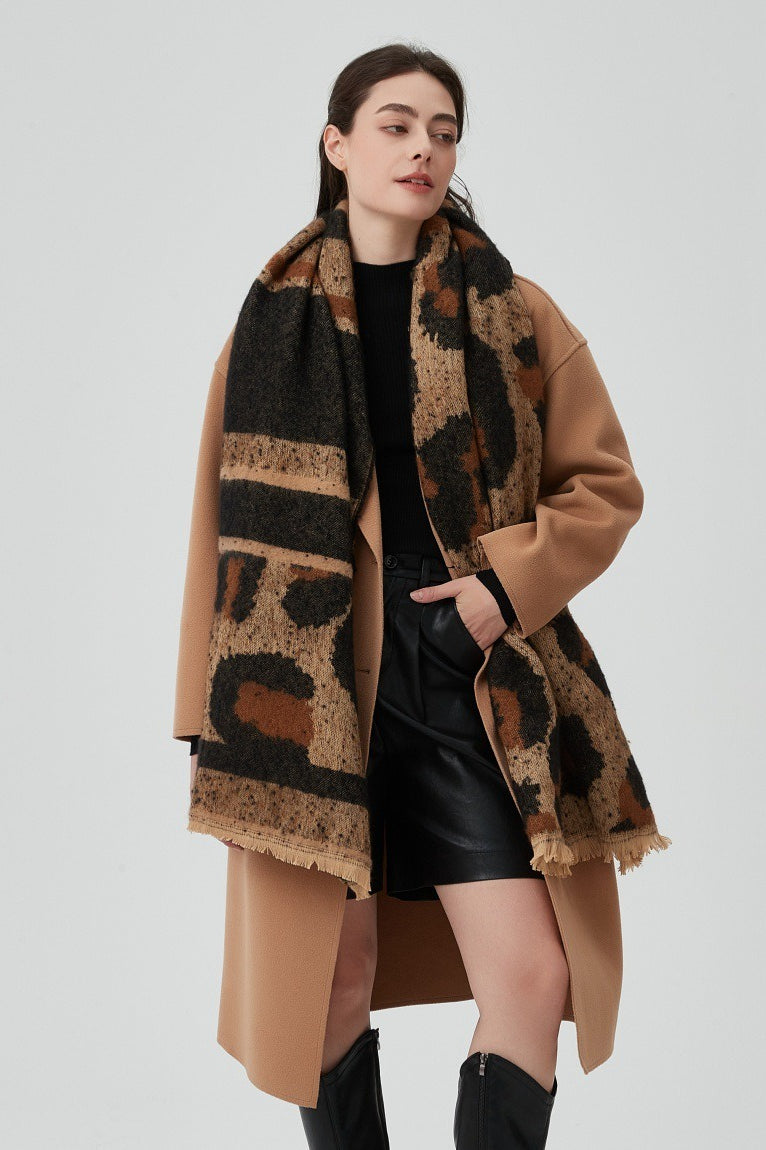 Thick Loop Knit Leopard Pattern Scarf Main image