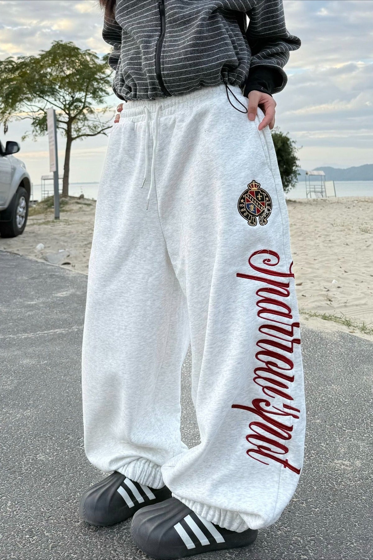 Vintage Crest Typography Embroidered Wide Leg Sweatpants
