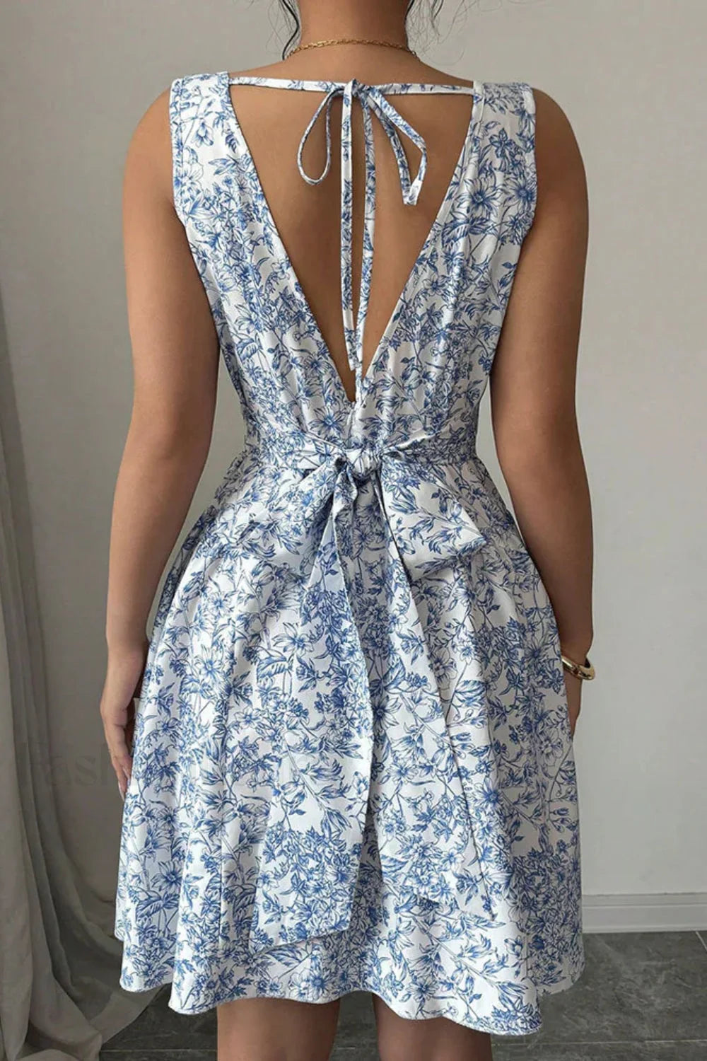 Elegant Floral Backless Design Floral Dress Secondary image