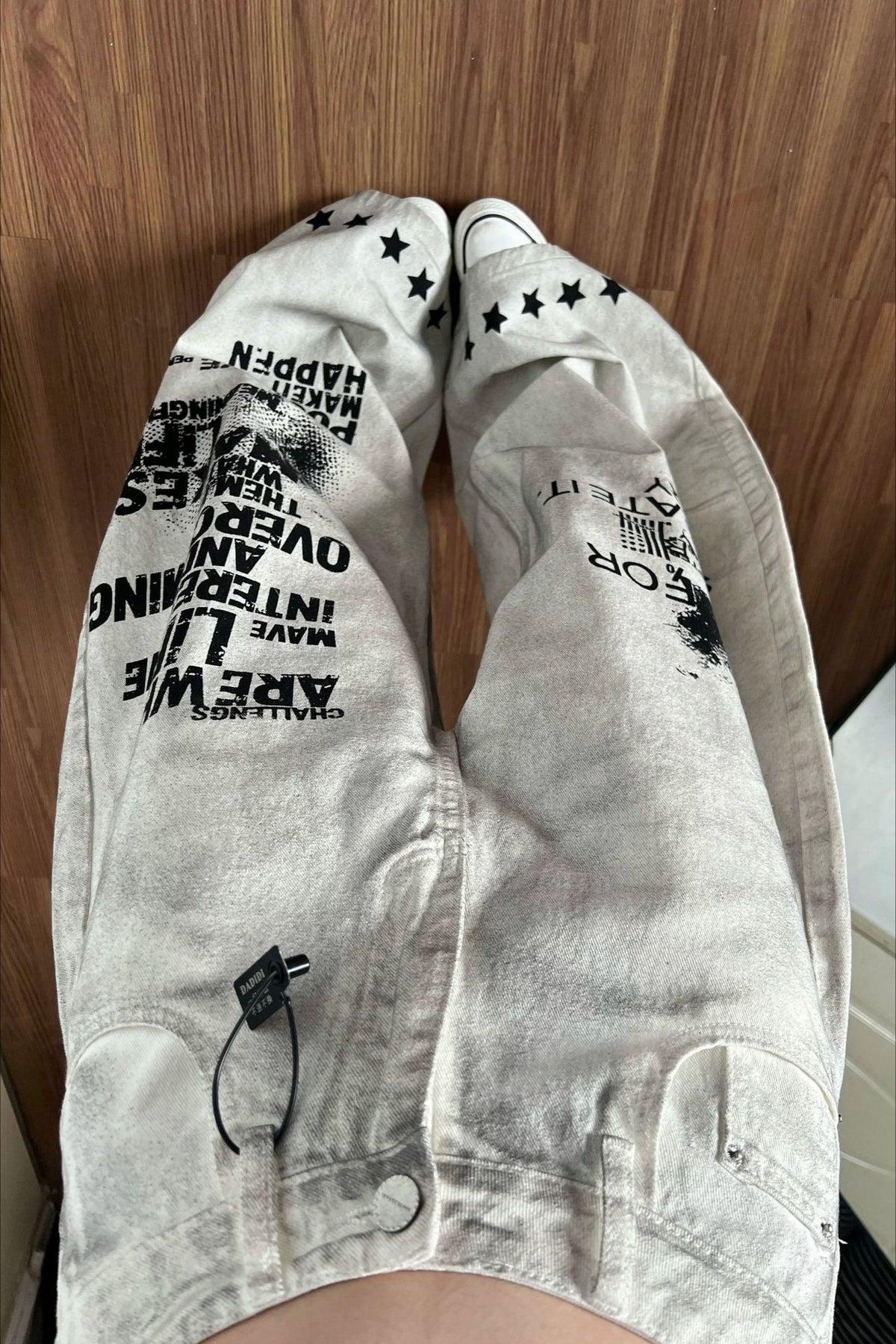 Letter Graffiti Distressed Loose Barrel Leg Jeans