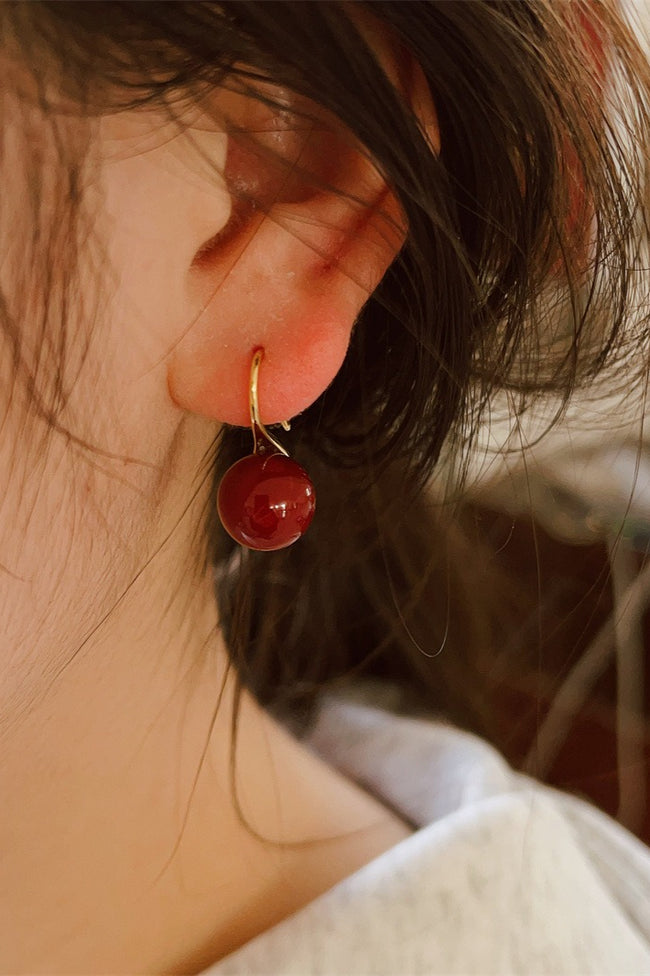 Heel Shape Minimalist Pearl Earrings Main image