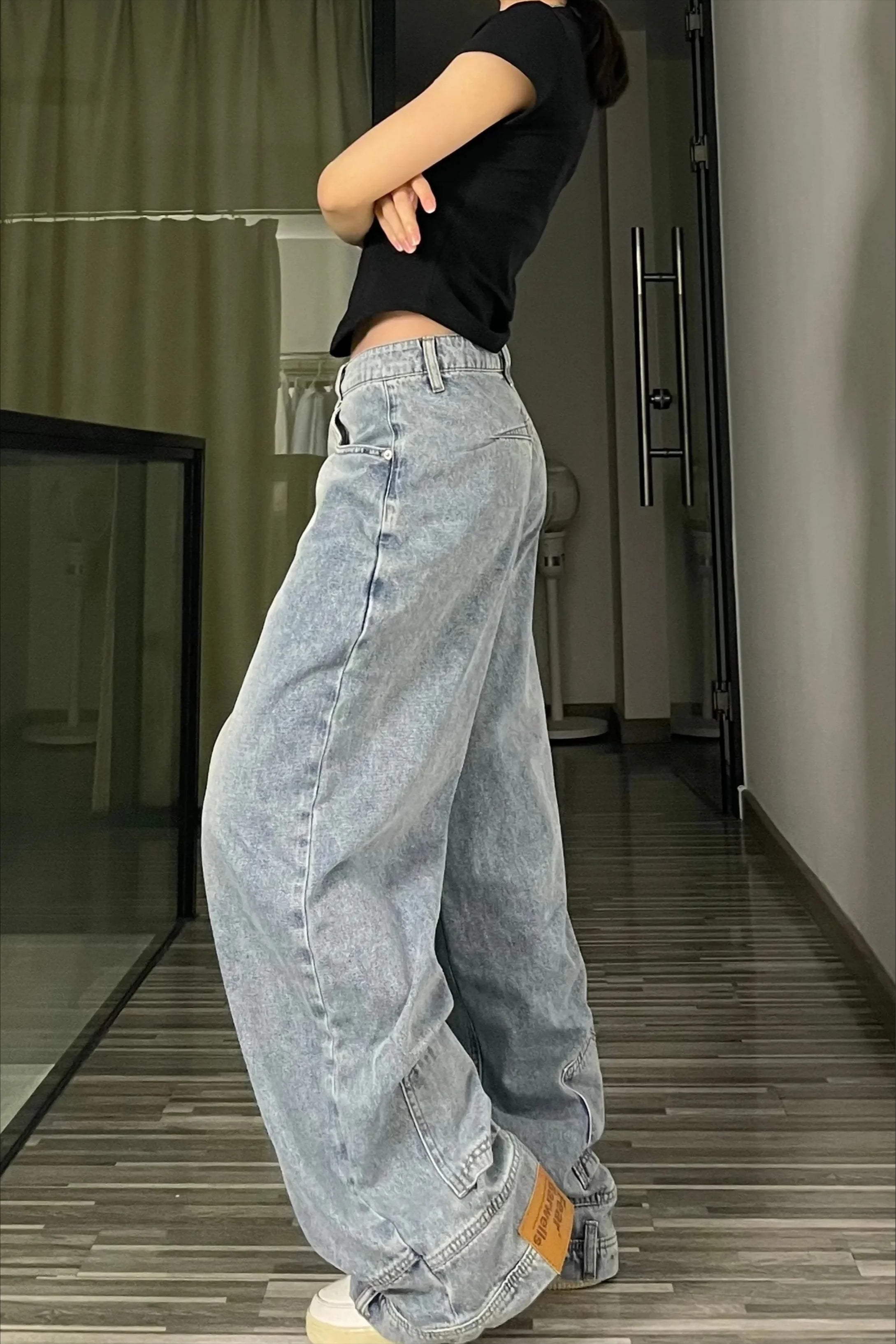 Loose Fit Reverse Pocket Jeans Secondary image