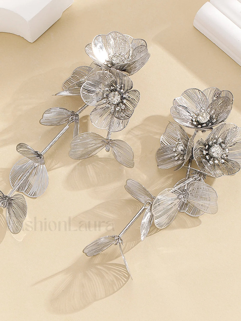 Floral Decor Graceful Fringed Earrings White / One Size Earrings