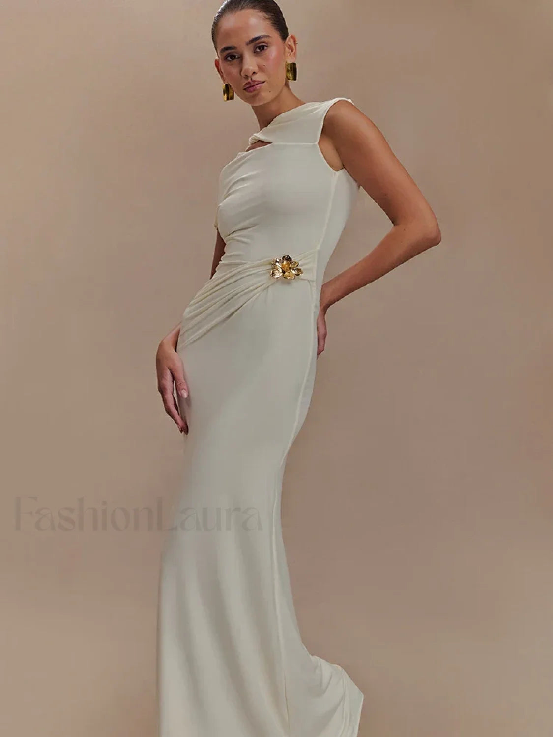 Gold Clasp Ruched Bodycon Maxi Dress Secondary image
