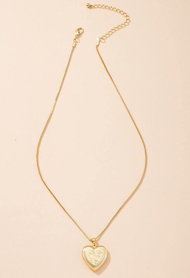 Heart shaped Pendant Necklace Golden / One Size Necklaces