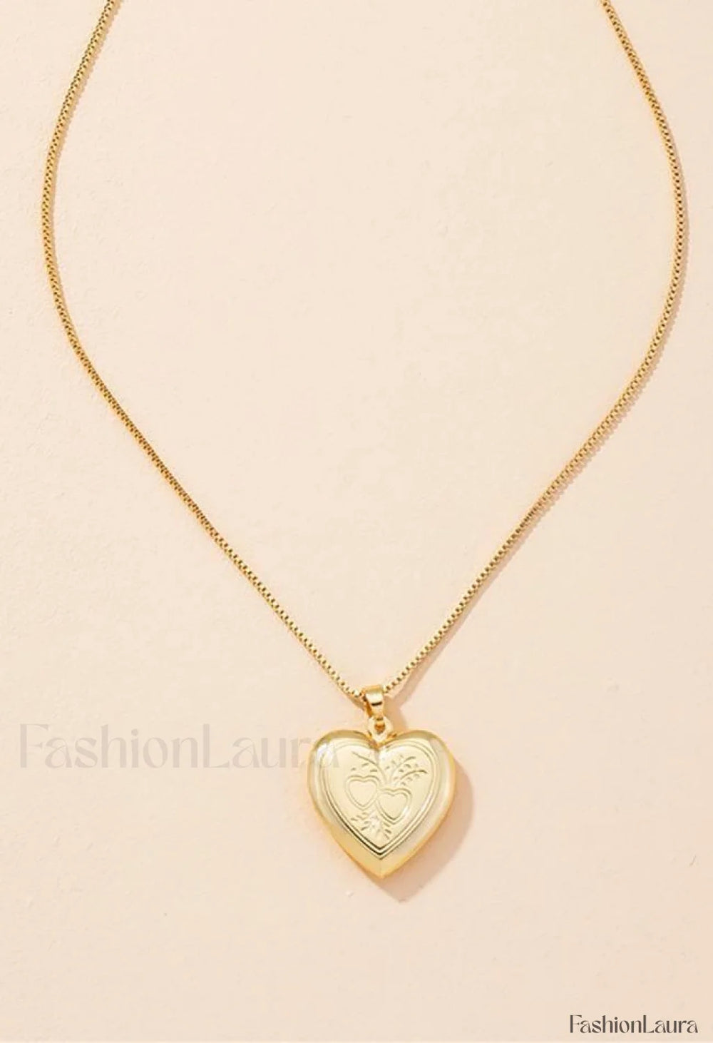 Heart shaped Pendant Necklace Golden / One Size Necklaces