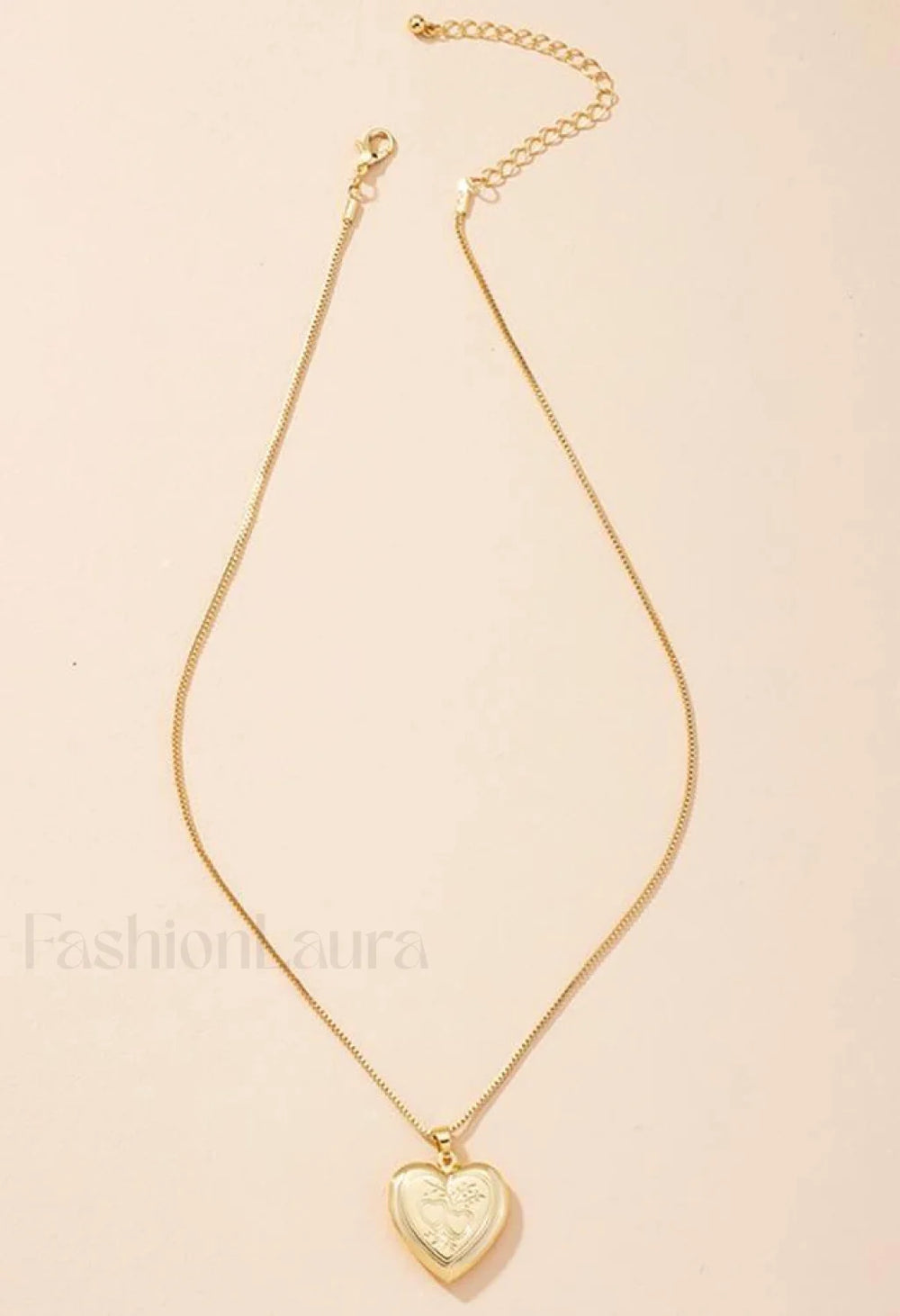 Heart shaped Pendant Necklace Golden / One Size Necklaces