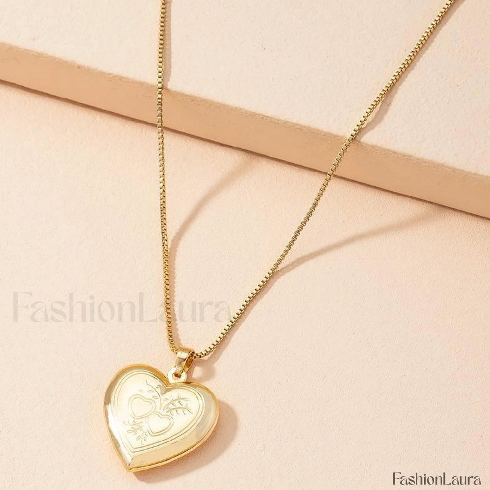 Heart shaped Pendant Necklace Golden / One Size Necklaces