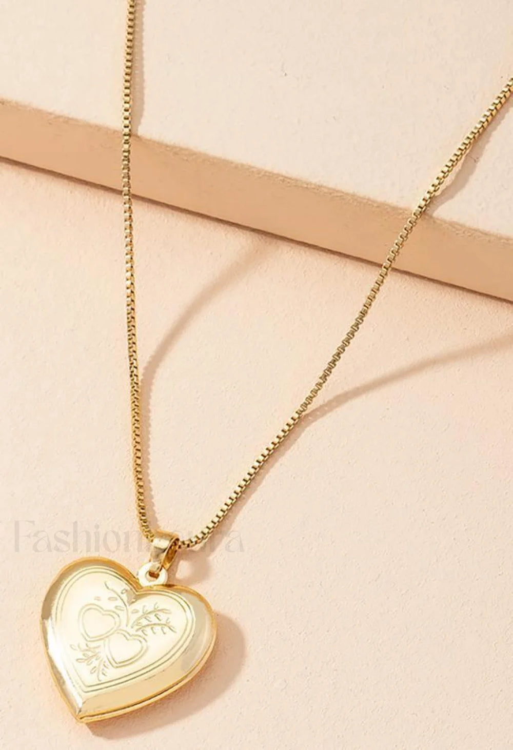 Heart shaped Pendant Necklace Golden / One Size Necklaces