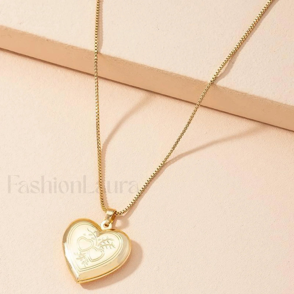 Heart shaped Pendant Necklace Golden / One Size Necklaces