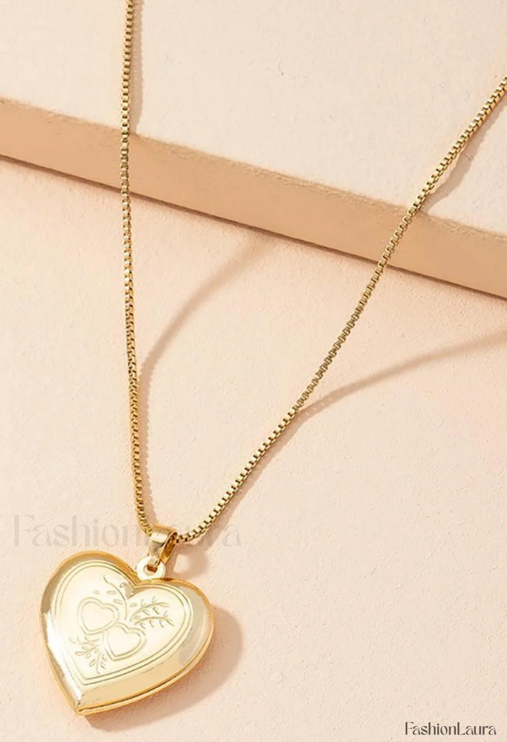 Heart shaped Pendant Necklace Golden / One Size Necklaces