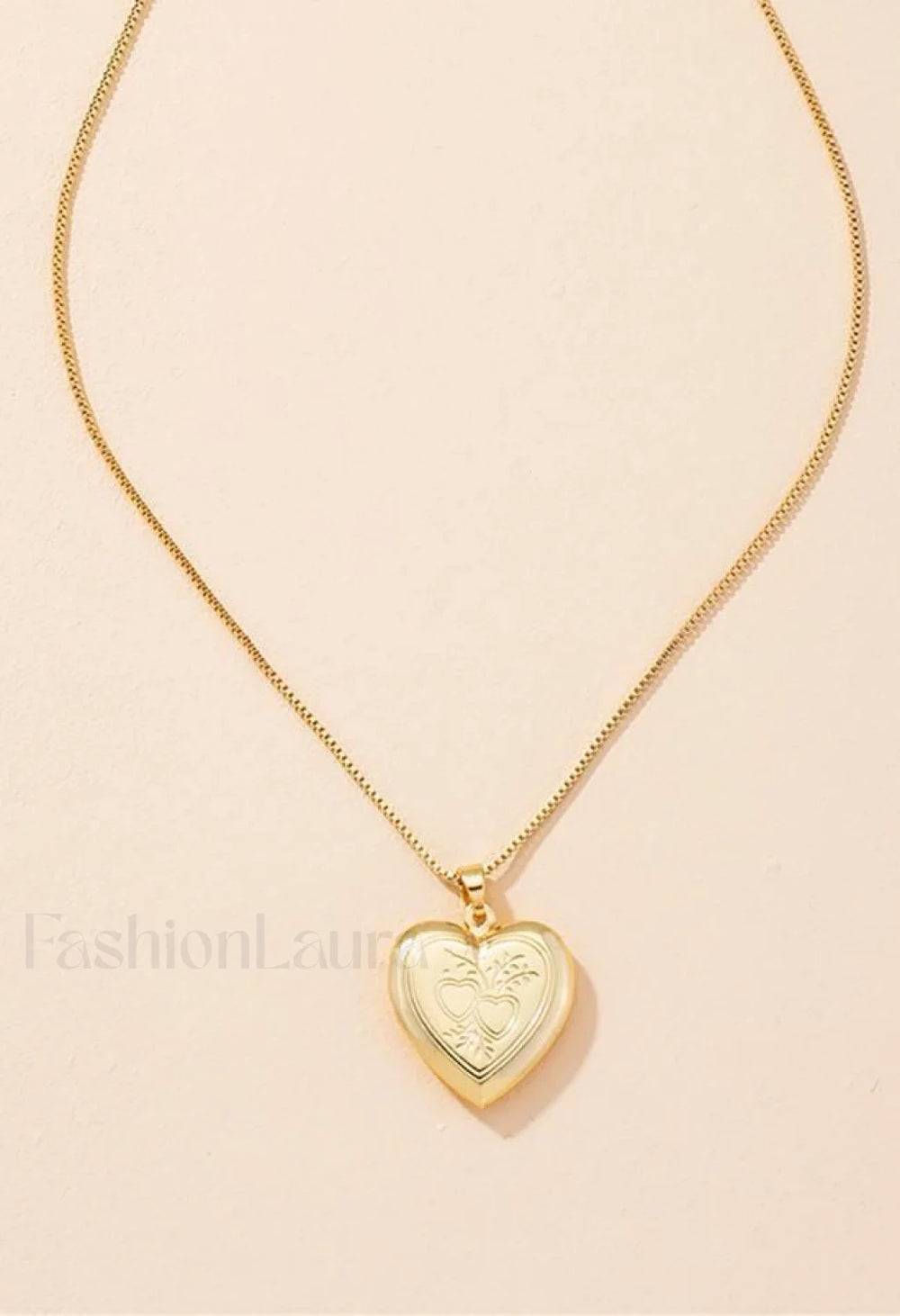 Heart shaped Pendant Necklace Golden / One Size Necklaces