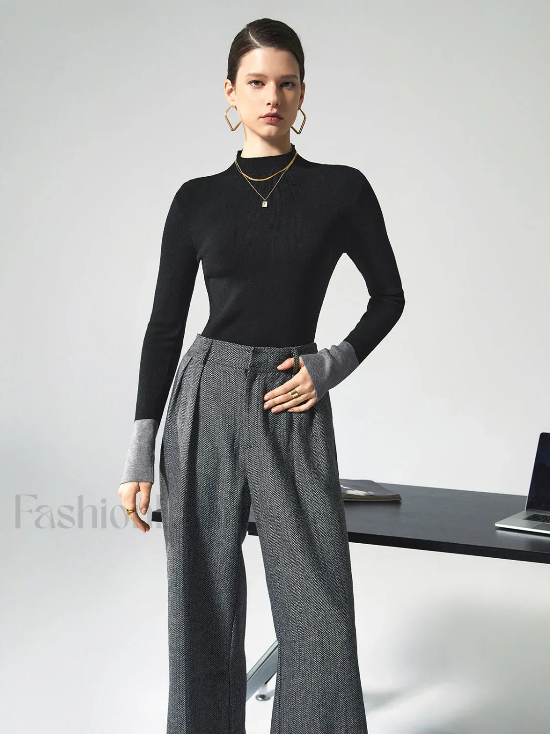Long Sleeve Contrast Cuff Knit Top Secondary image