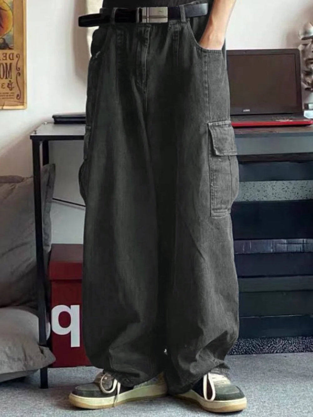 Men’s Cargo Pocket Patched Straight Leg Jeans loose jeans