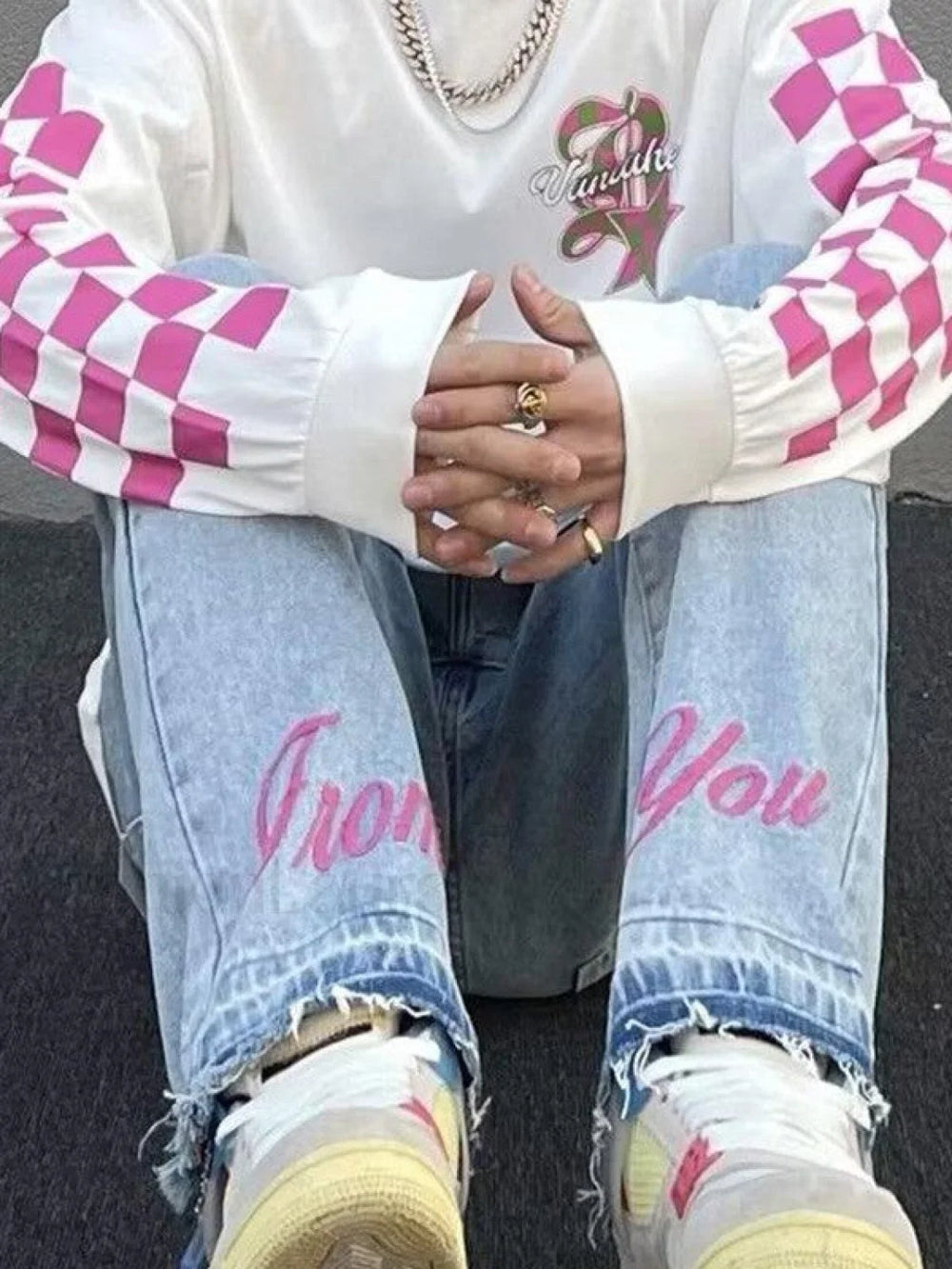 Men’s Letter Embroidered Light Wash Loose Jeans loose jeans