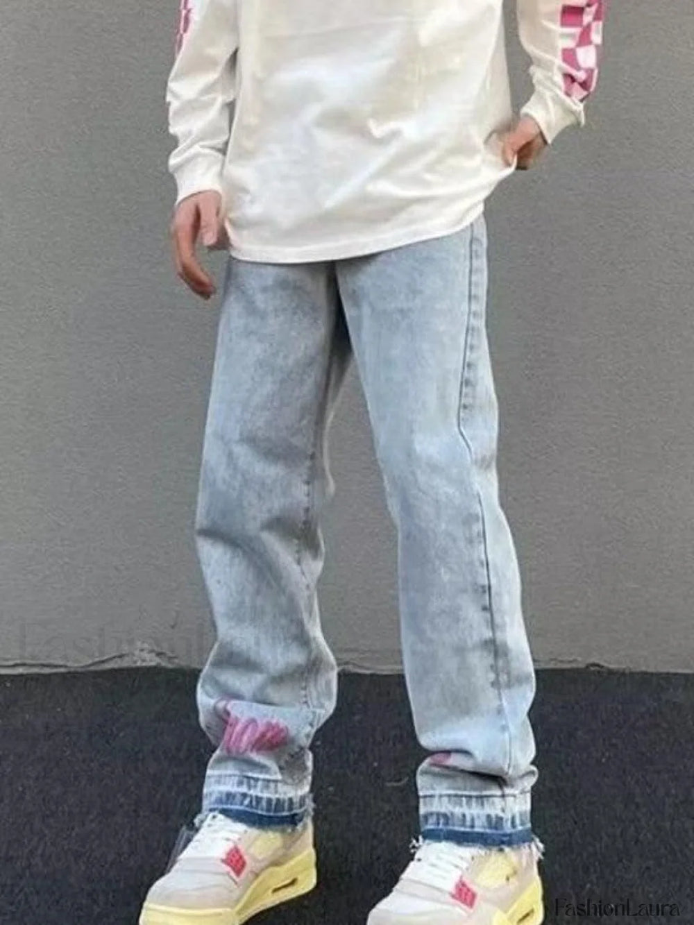 Men’s Letter Embroidered Light Wash Loose Jeans loose jeans