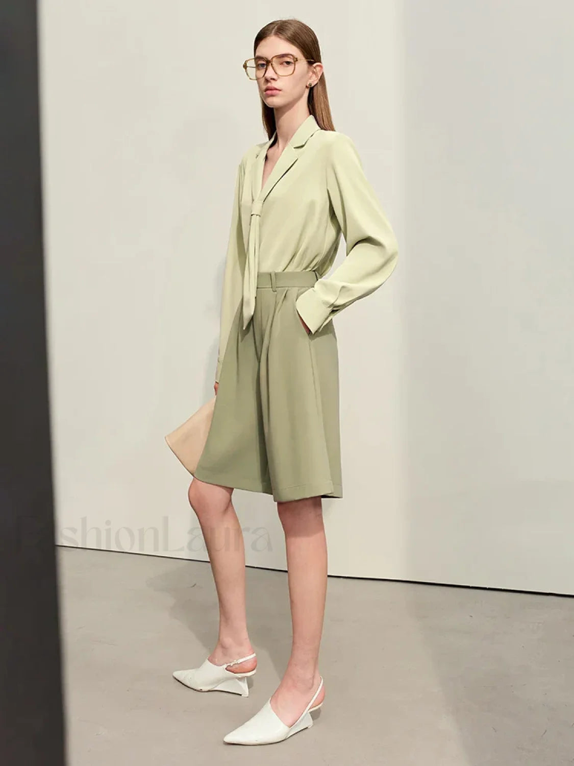 Minimalism Office Lady Shirring Wide Leg Casual Short Main image
