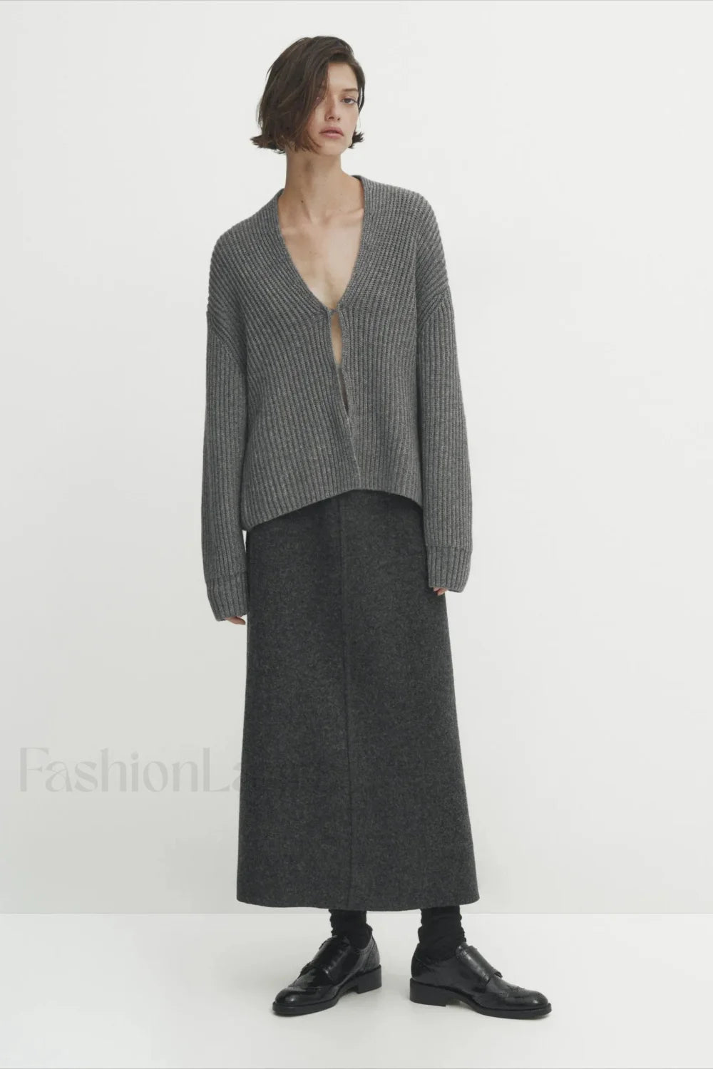 Minimalist Beige V-neck Knit Cardigan Secondary image
