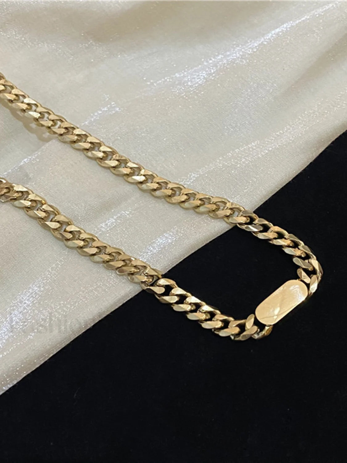 Minimalist Charming Chain Necklace Gold / One Size Necklaces Main image