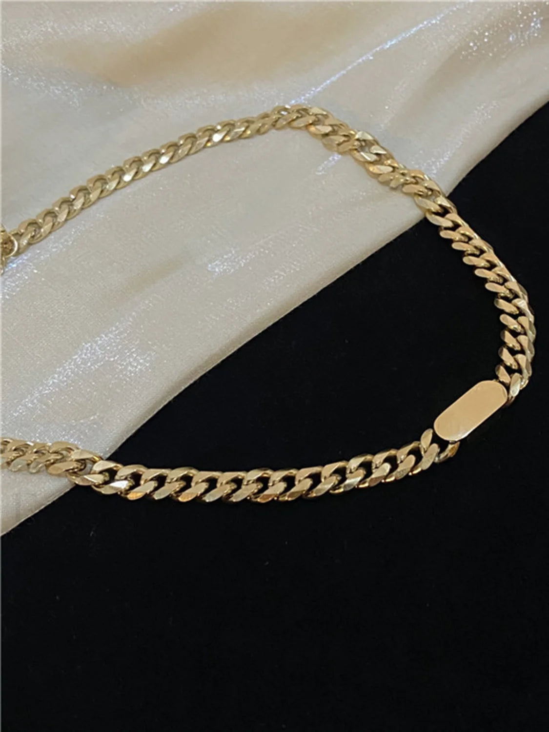 Minimalist Charming Chain Necklace Secondary image