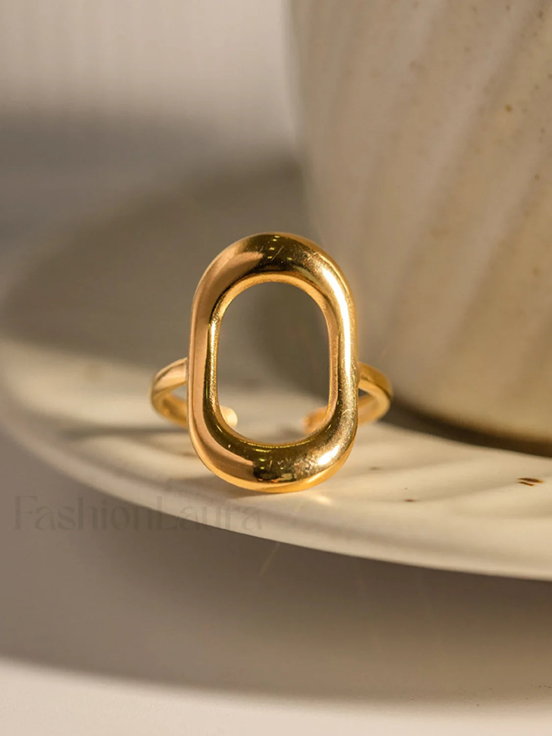 Minimalist Charming Window Ring Secondary image