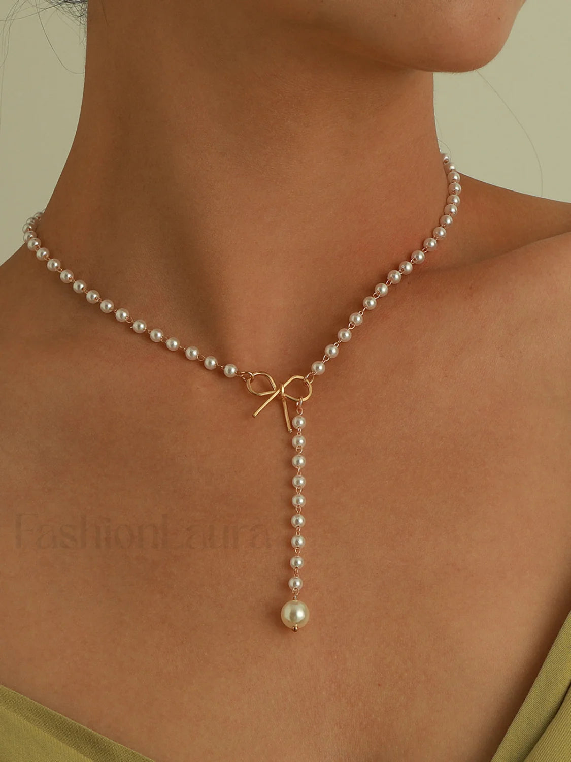 Pearl Bow Knot Pendant Necklace Secondary image