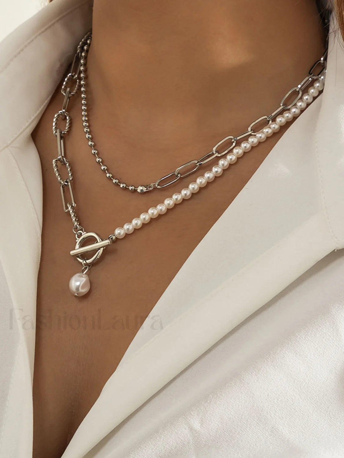 Pearl Charming Saturn Necklace Silver / One Size Necklaces Main image