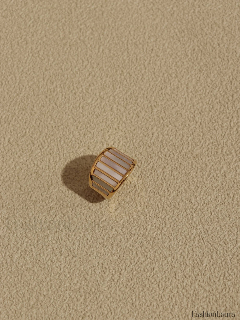 Pinctada Charming Decor Ring Rings