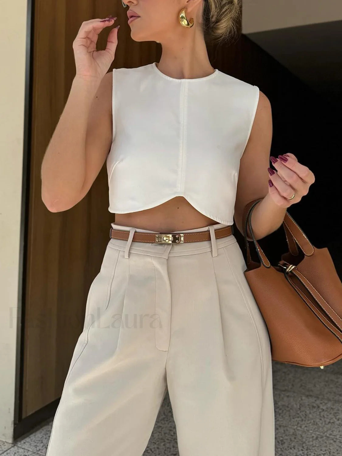 Pleated Cropped Pants Secondary image