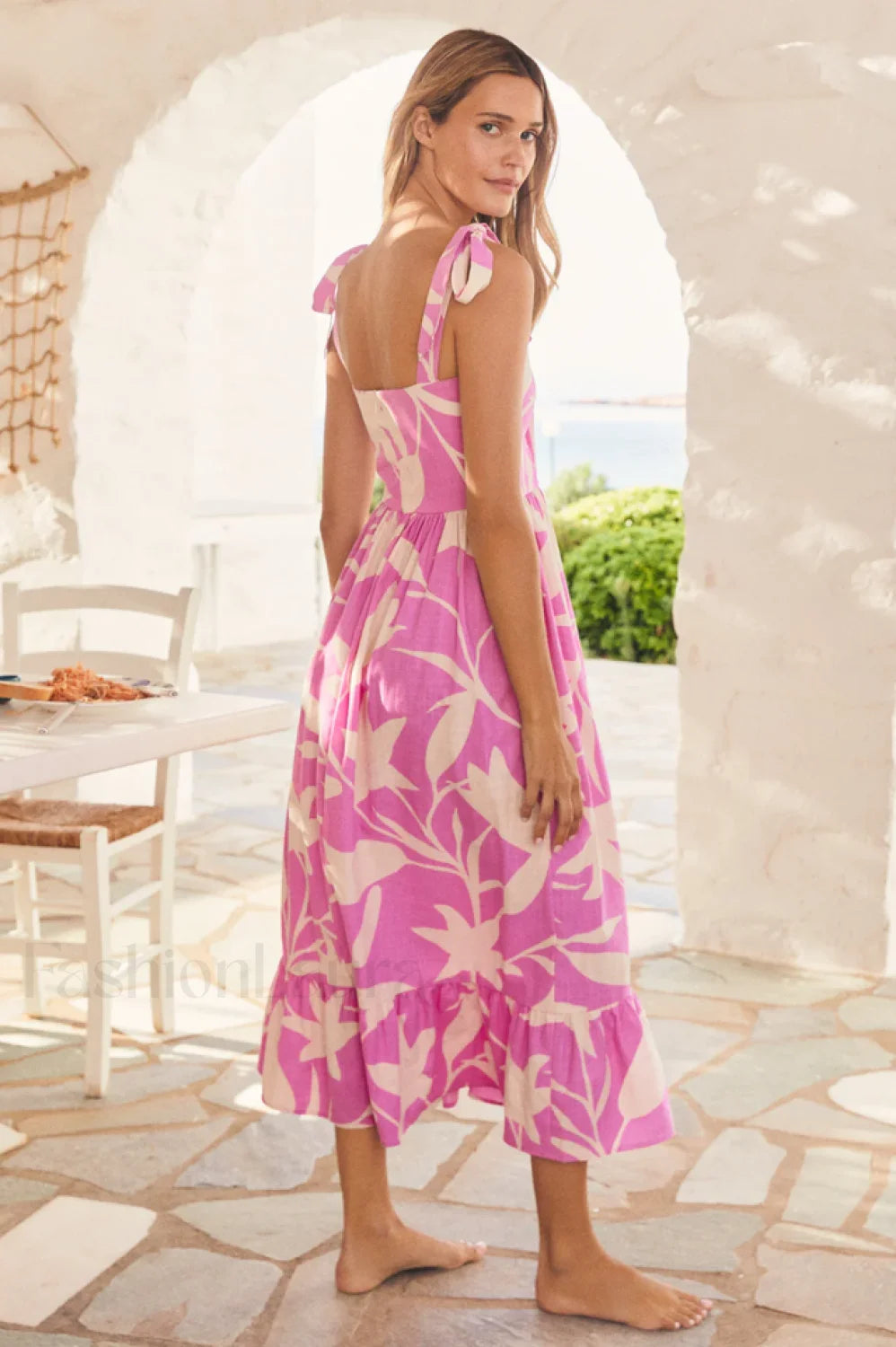 Quinny Elegant Midi Dress