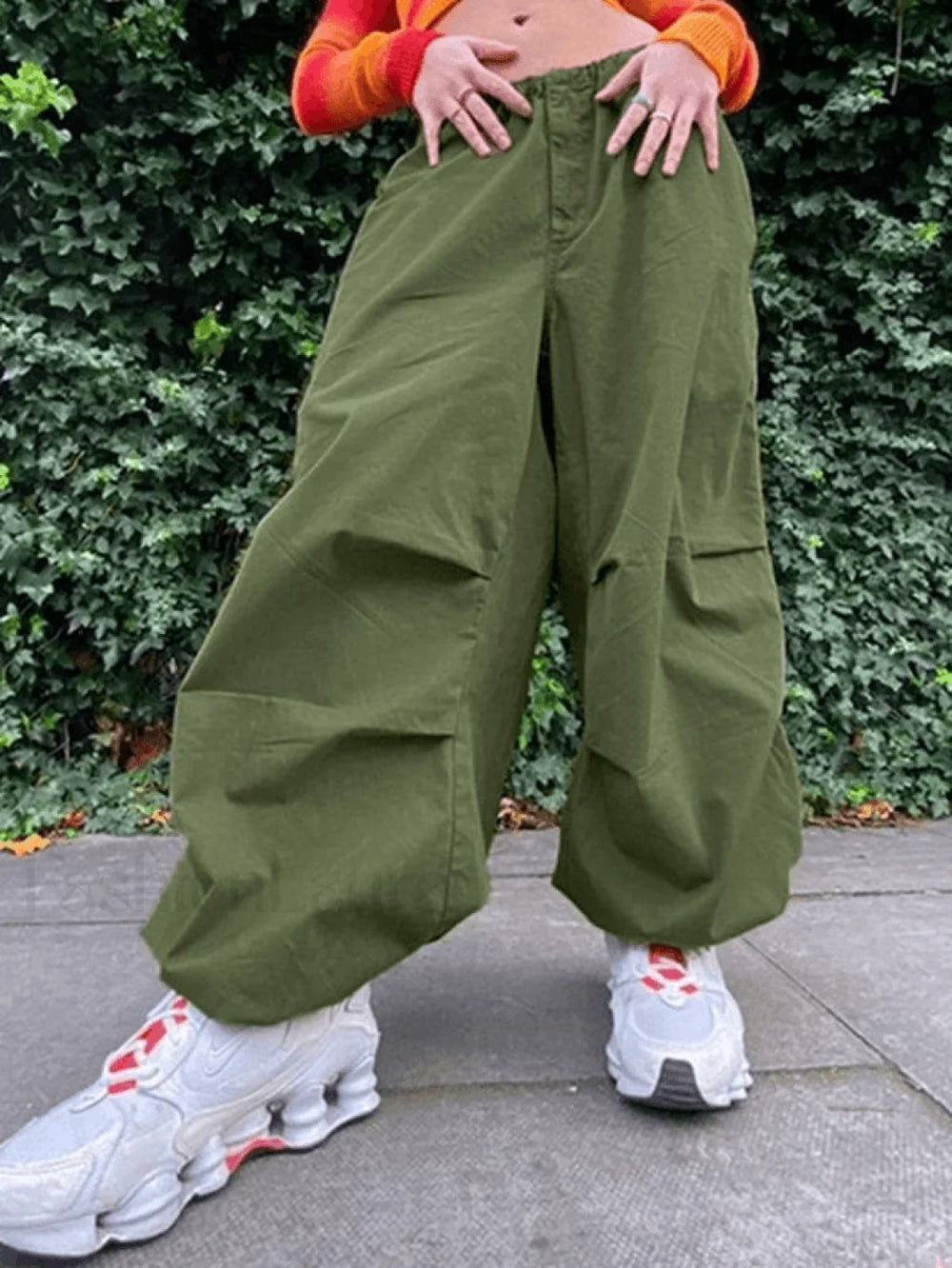 Relaxed Low Waist Cargo Pants Green / S Pants